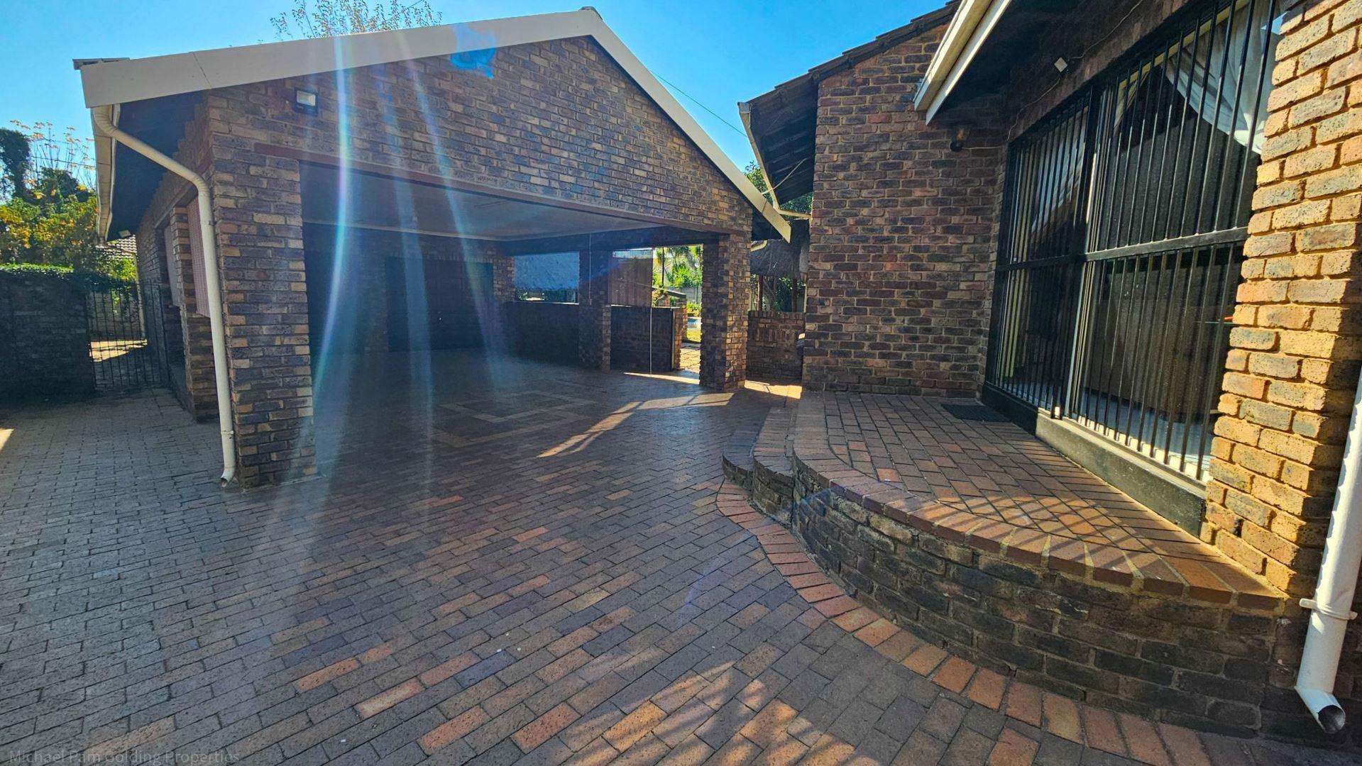 3 Bedroom House for sale in Dalpark Ext 1 P24114479653