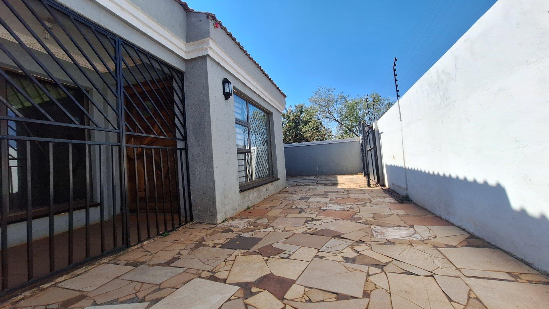 4 Bedroom House for sale in Villa Liza P24114480049