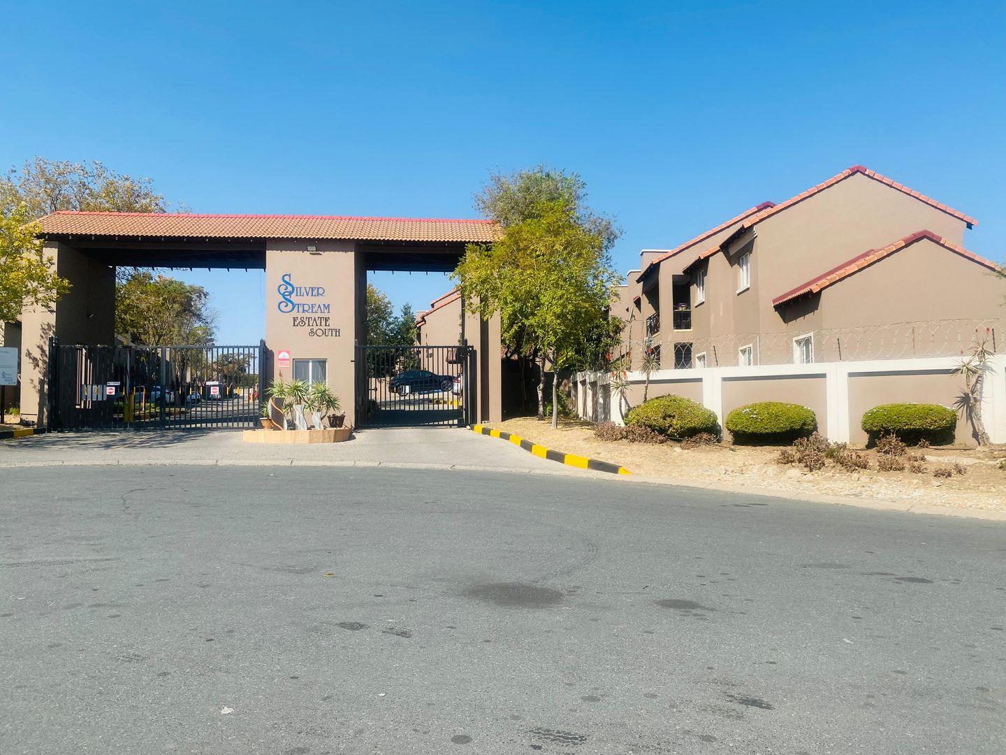 2 Bedroom Townhouse for sale in Vorna Valley 142 Silverstream Estate