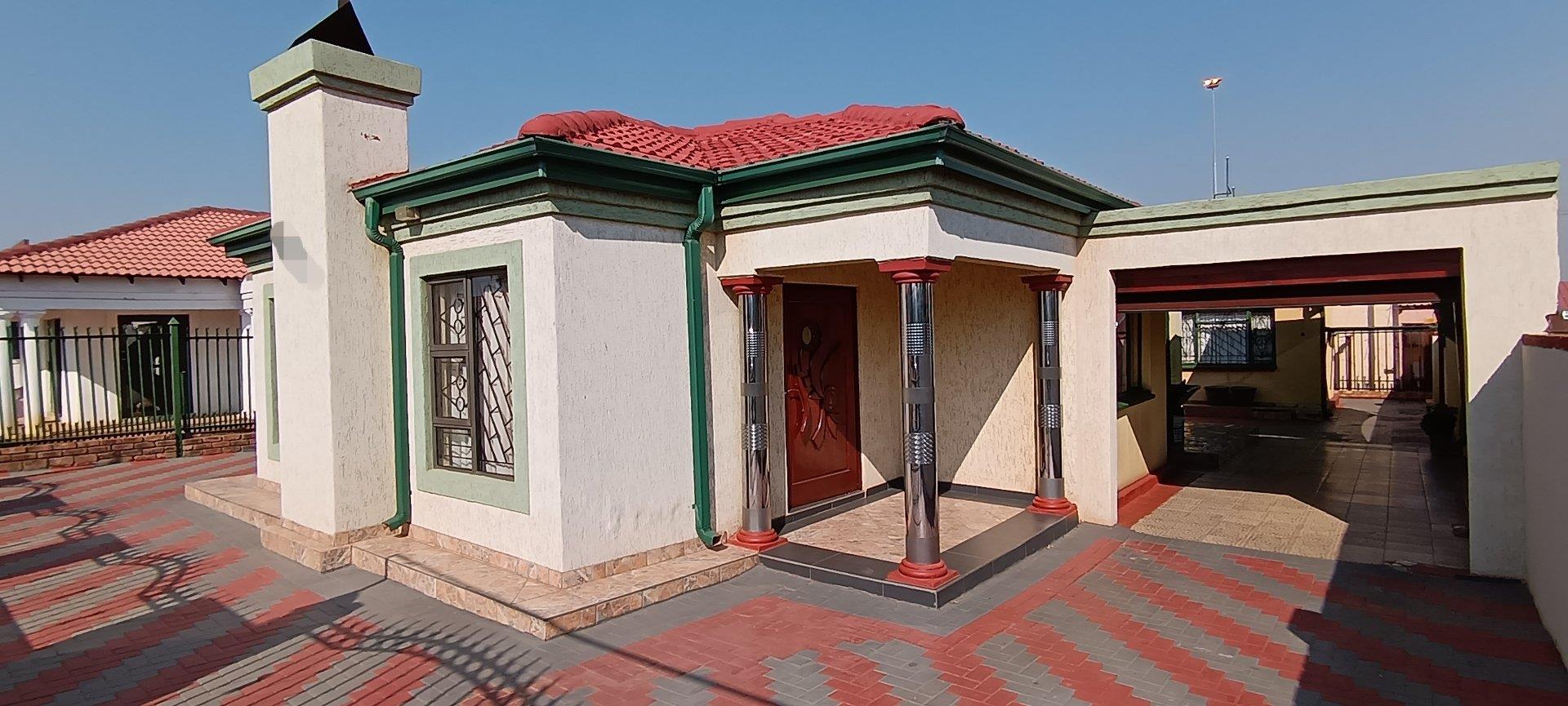 3 Bedroom House for sale in Soshanguve L 20233 Brit Street P24