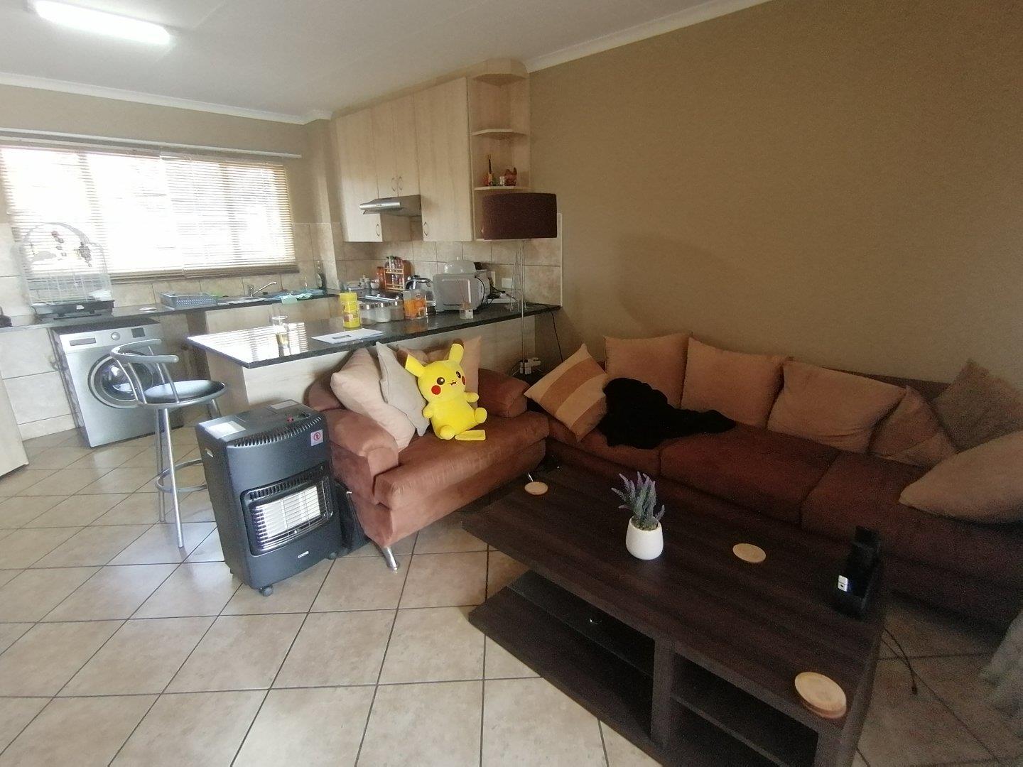 Florida Glen Property Apartments / flats to rent in Florida Glen