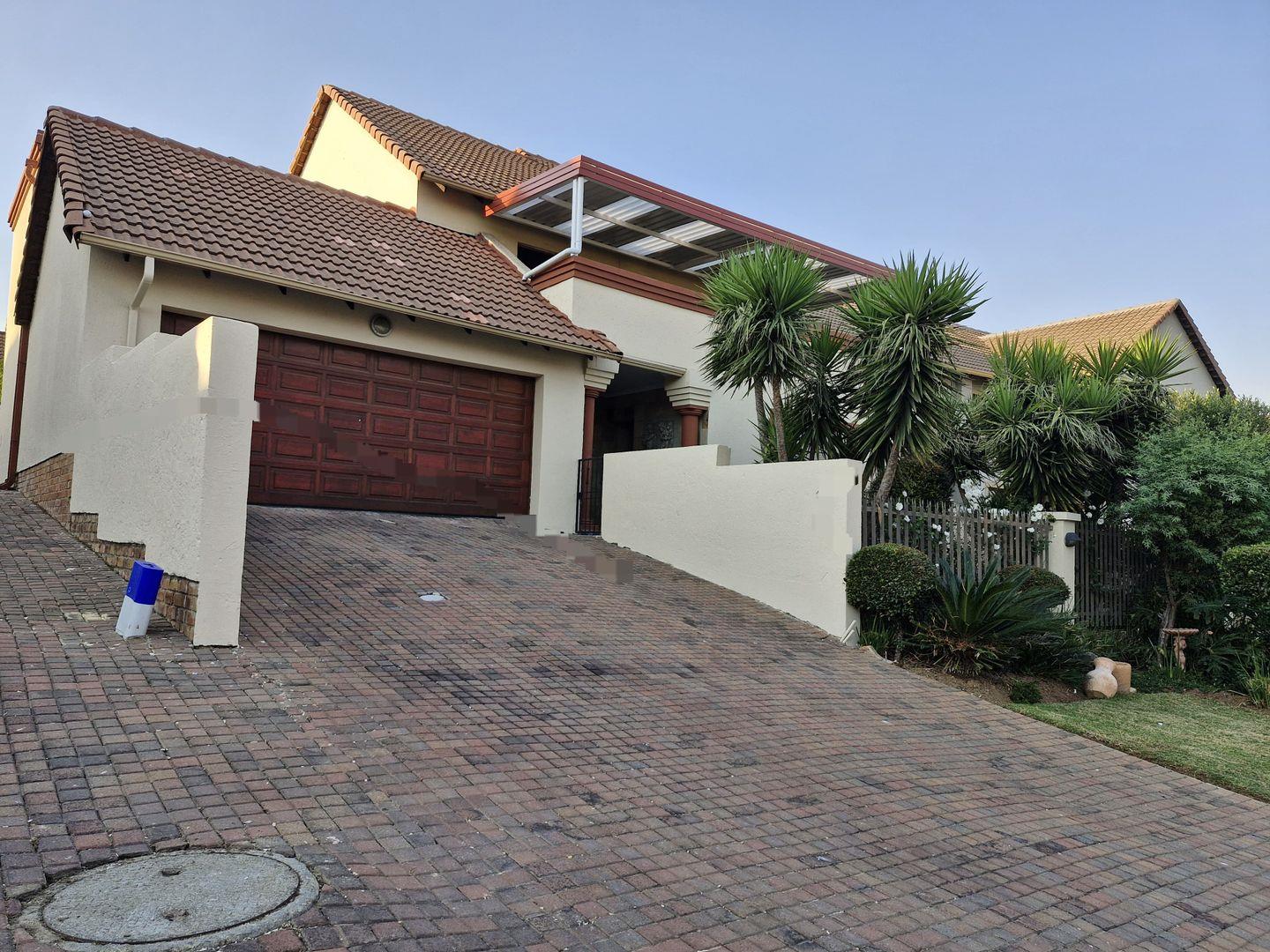 4 Bedroom House for sale in Kyalami Glen Estate P24114473897