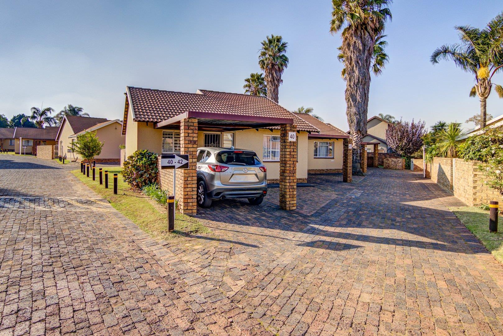 2 Bedroom Townhouse for sale in Pomona P24114481336