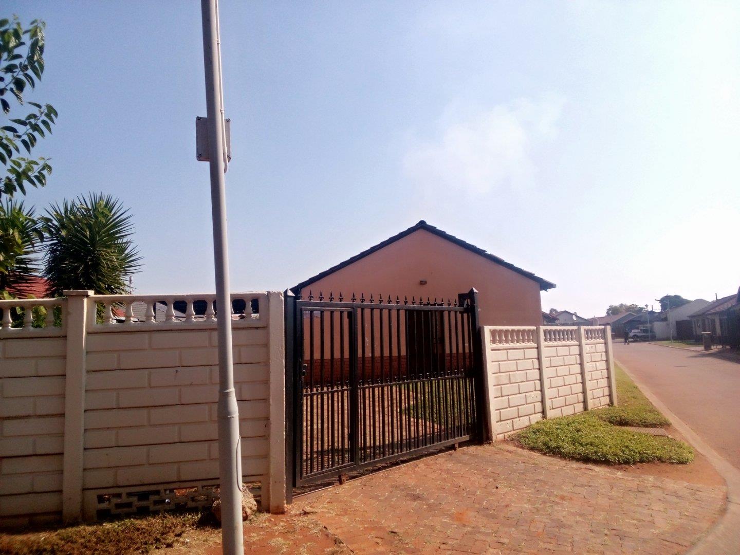 3 Bedroom House to rent in The Orchards Glandir Village Complex, 6642