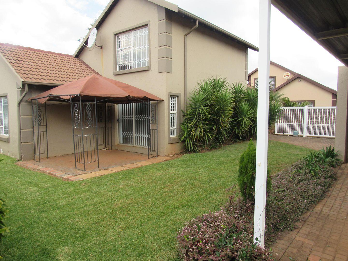 3 Bedroom Townhouse for sale in Pomona 19 Coral Ridge, 19 Bon Cretion