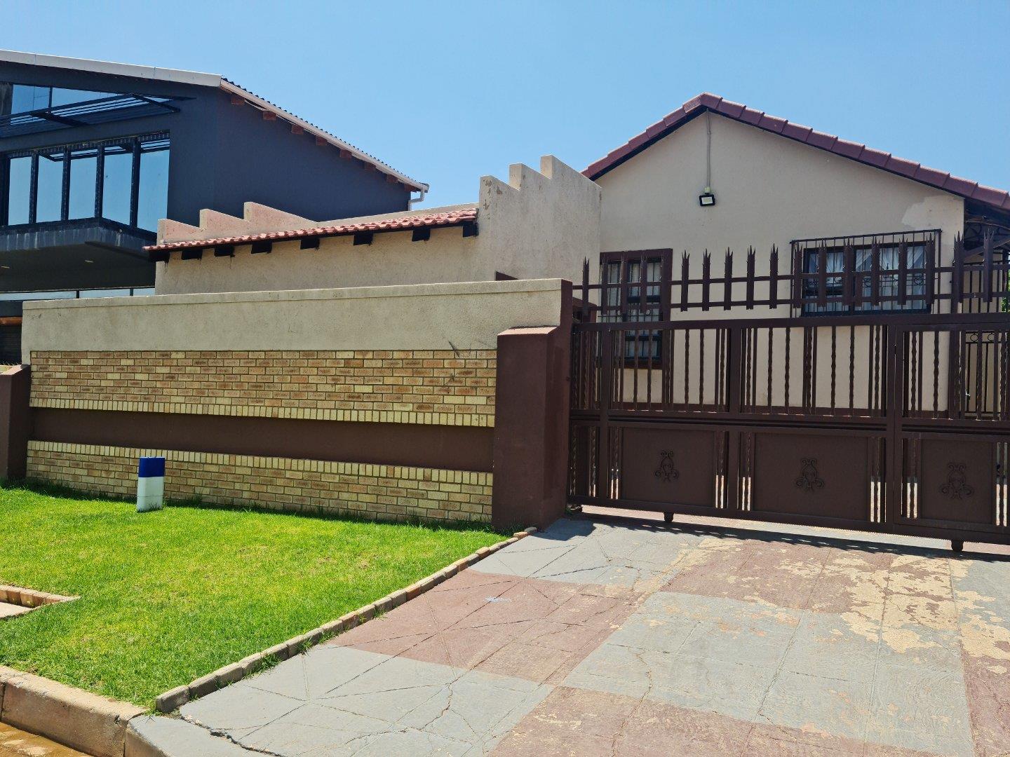 3 Bedroom House for sale in Meredale 14 Nightingale Street P24
