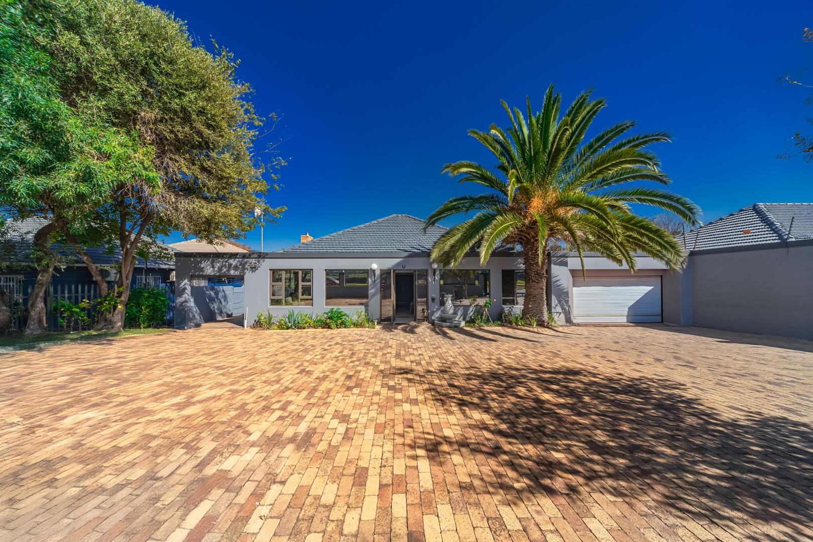 3 Bedroom House for sale in Dunvegan P24114484230