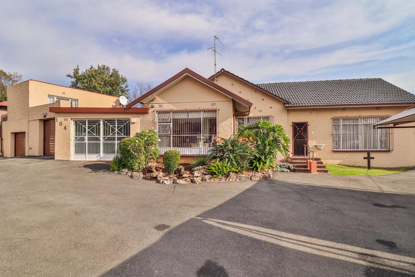 4 Bedroom House for sale in Lyndhurst 104 Wilmington Crescent P24