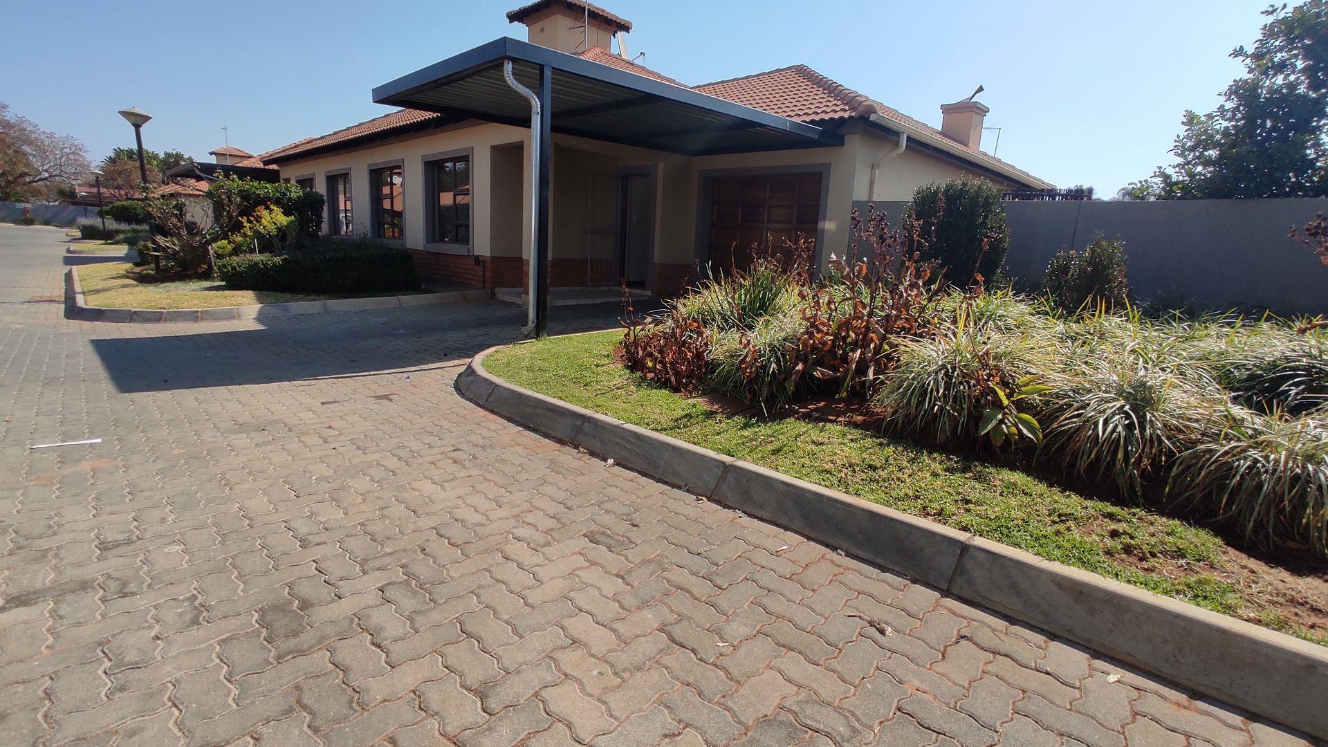 3 Bedroom Townhouse to rent in Sinoville P24114485324