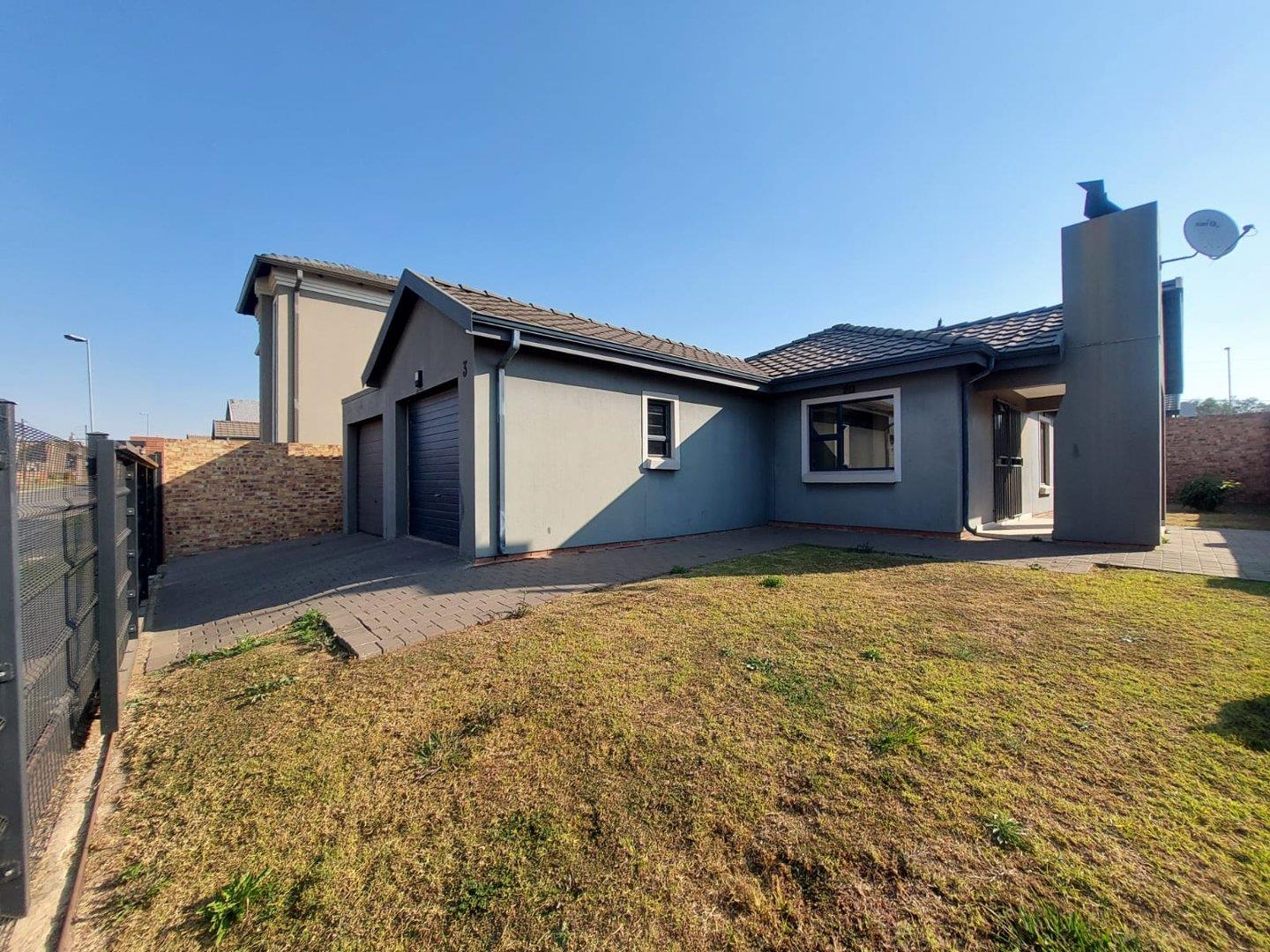 3 Bedroom House to rent in Clayville P24114485514