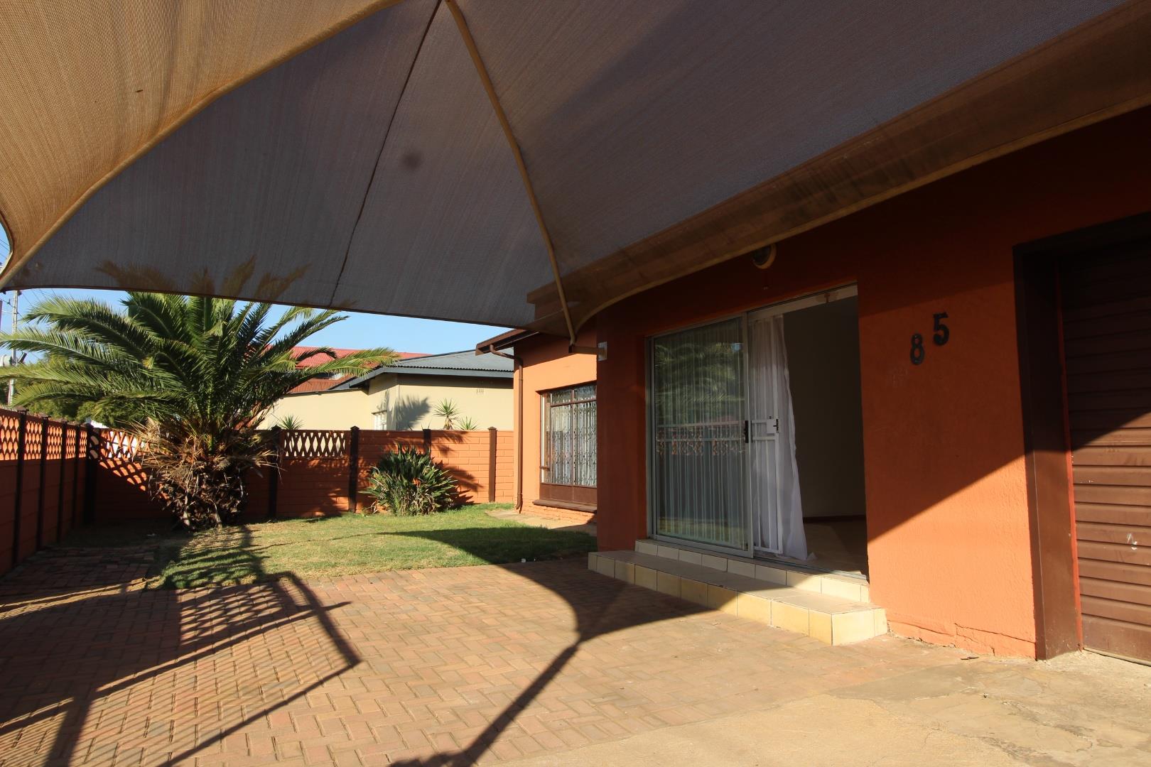 4 Bedroom House for sale in Krugersdorp West 85 Tanner Street P24