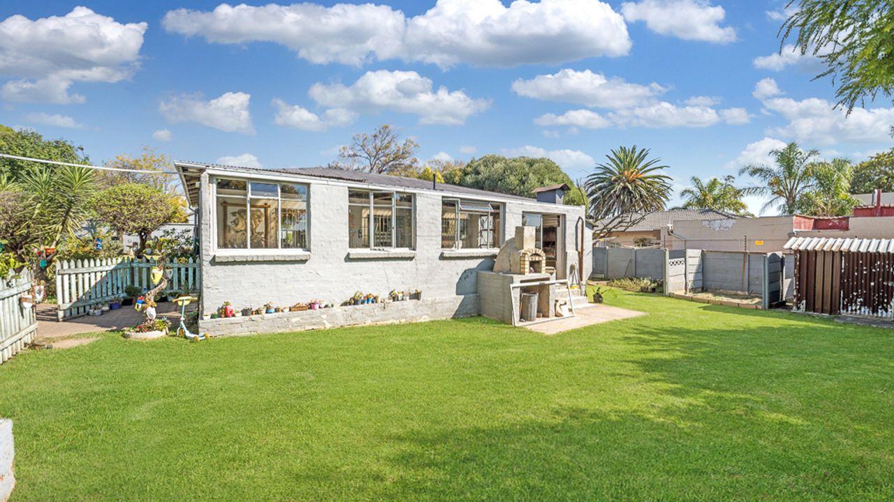 3 Bedroom House for sale in Edenvale Central 117 3rd Avenue P24