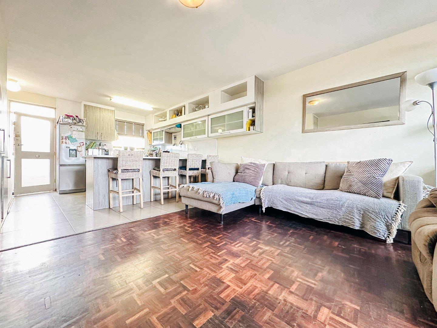 2 Bedroom Apartment / flat for sale in Oakdale P24114487175