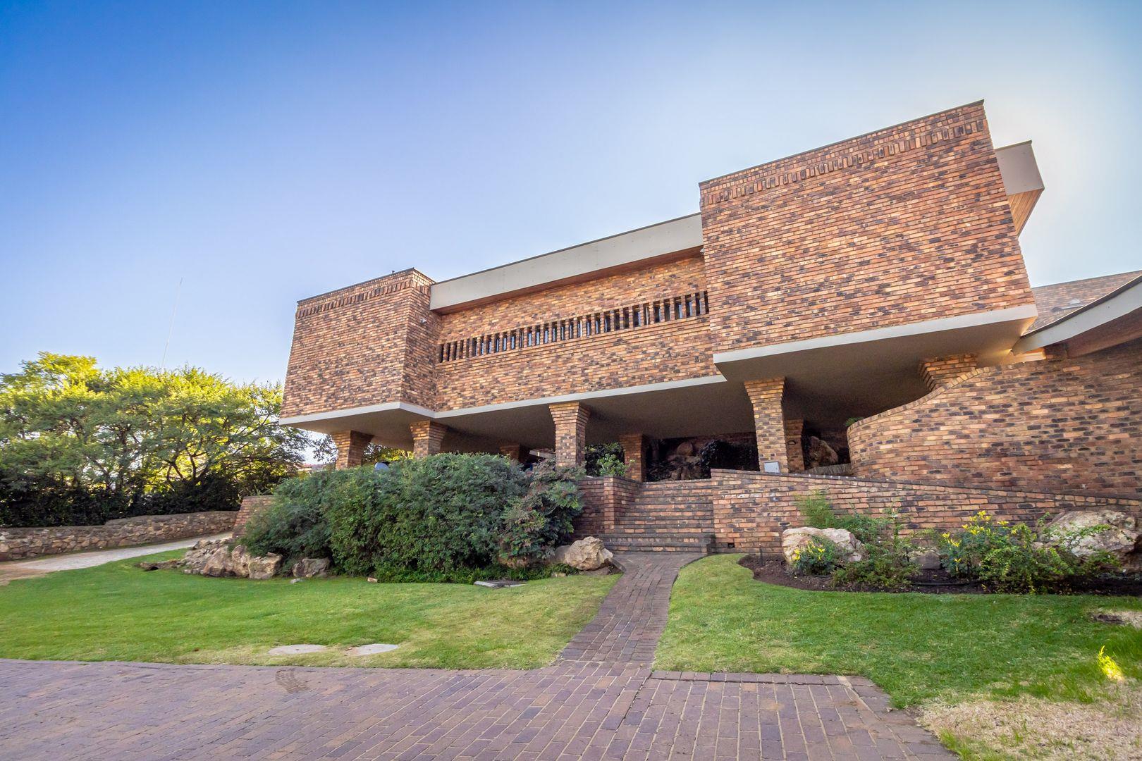5 Bedroom House for sale in Constantia Kloof 17 Bristow Street P24