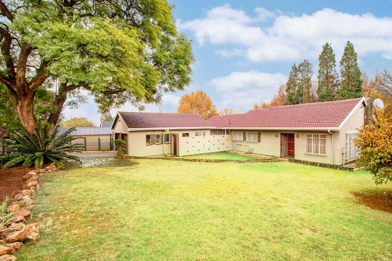 Constantia Kloof, Roodepoort Property Houses for sale in Constantia