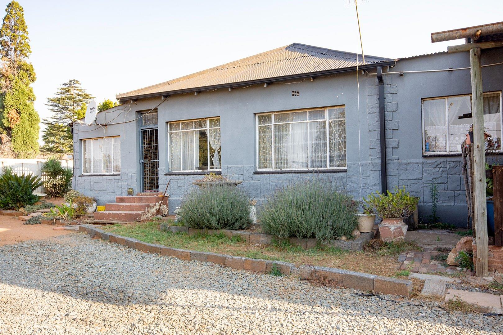 4 Bedroom House for sale in Rensburg P24114489028