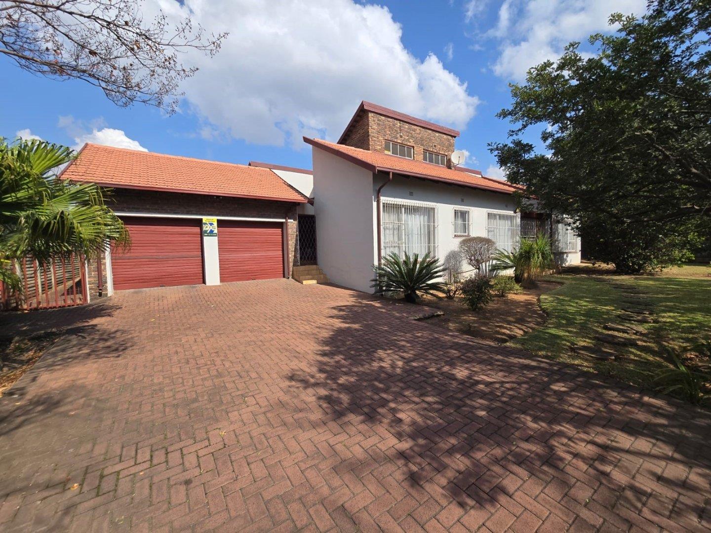 5 Bedroom House for sale in Die Heuwel Ext 1 P24114489621