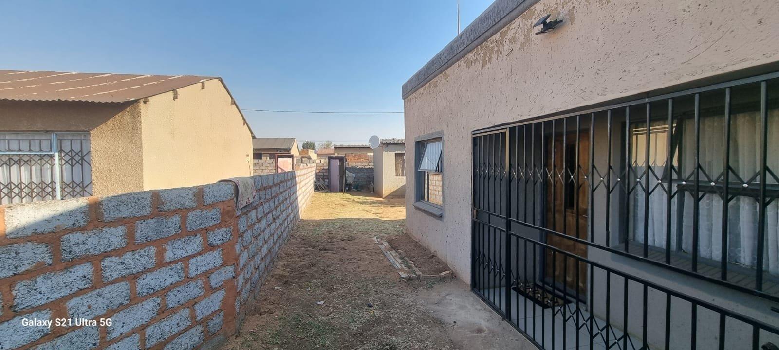 5 Bedroom House for sale in Ratanda P24114490128