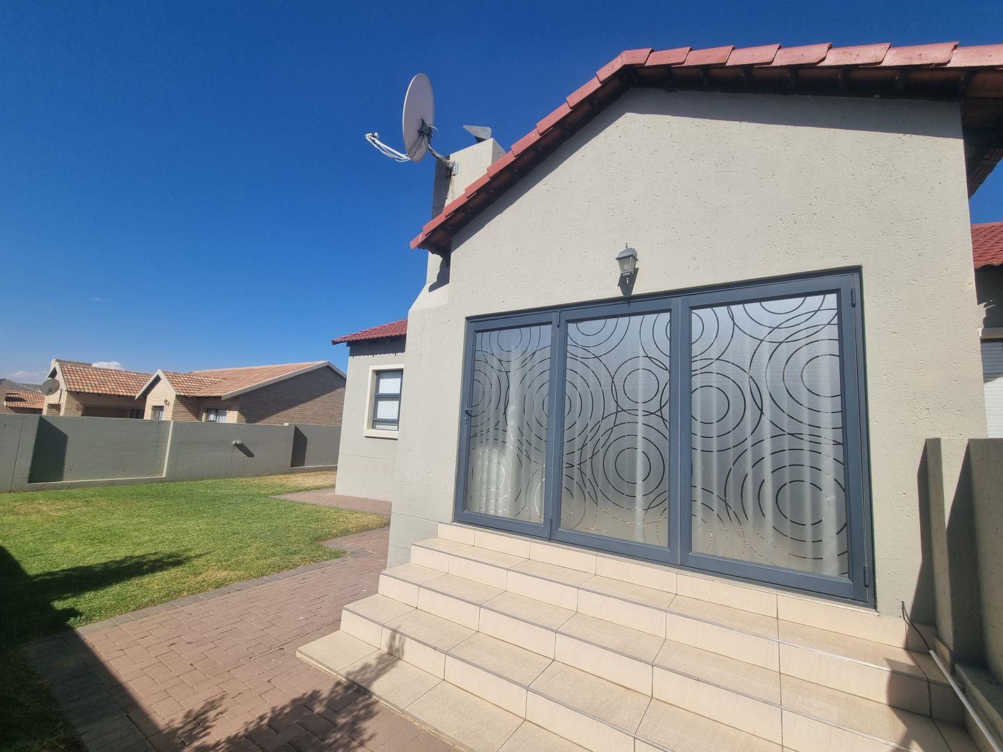 Thatch Hill Estate Property Houses to rent in Thatch Hill Estate