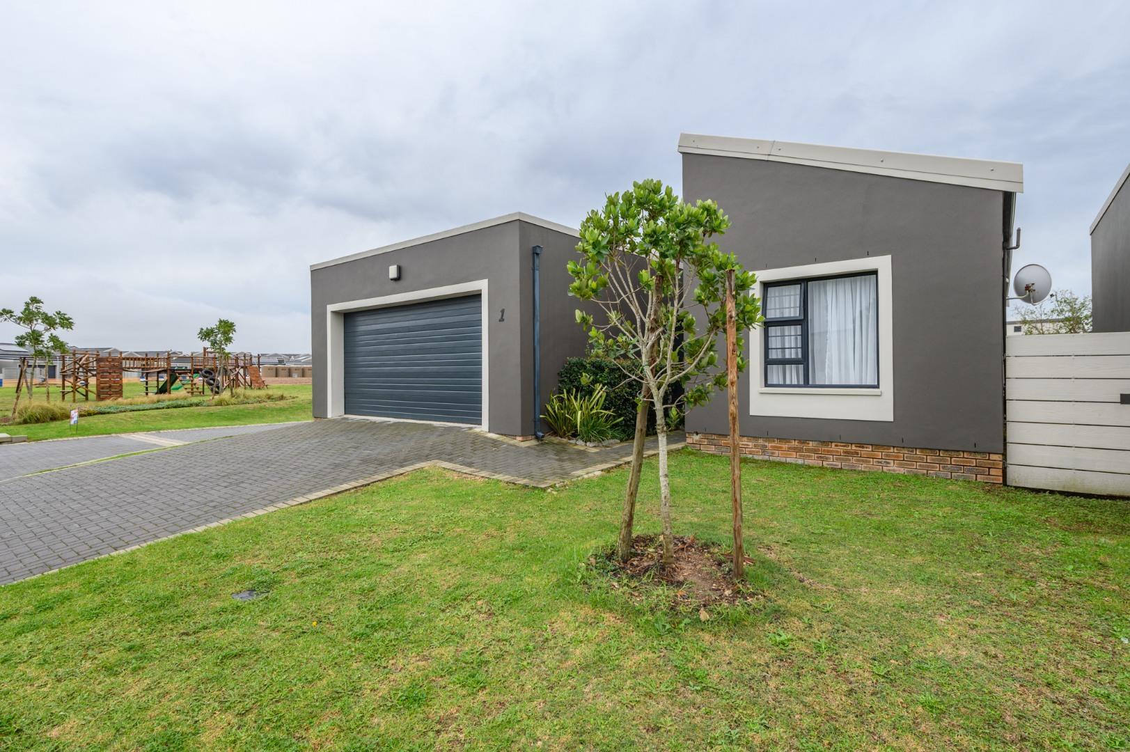 3 Bedroom Townhouse for sale in Parsonsvlei P24114491352