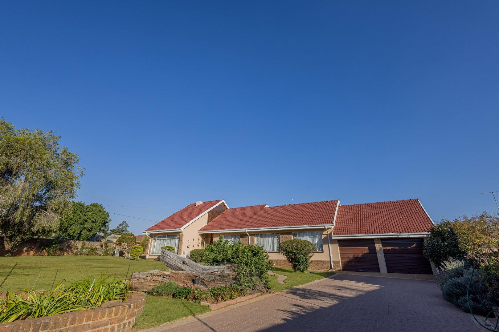 3 Bedroom House for sale in Greenhills 201 Road / 25