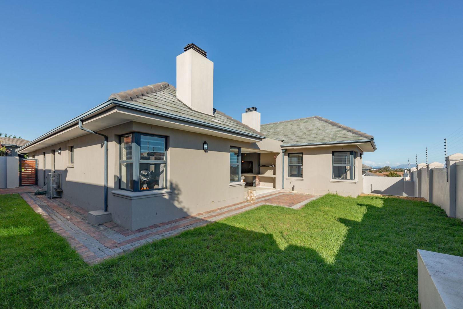 3 Bedroom House for sale in Hageland Estate 32 Marabou Crescent P24