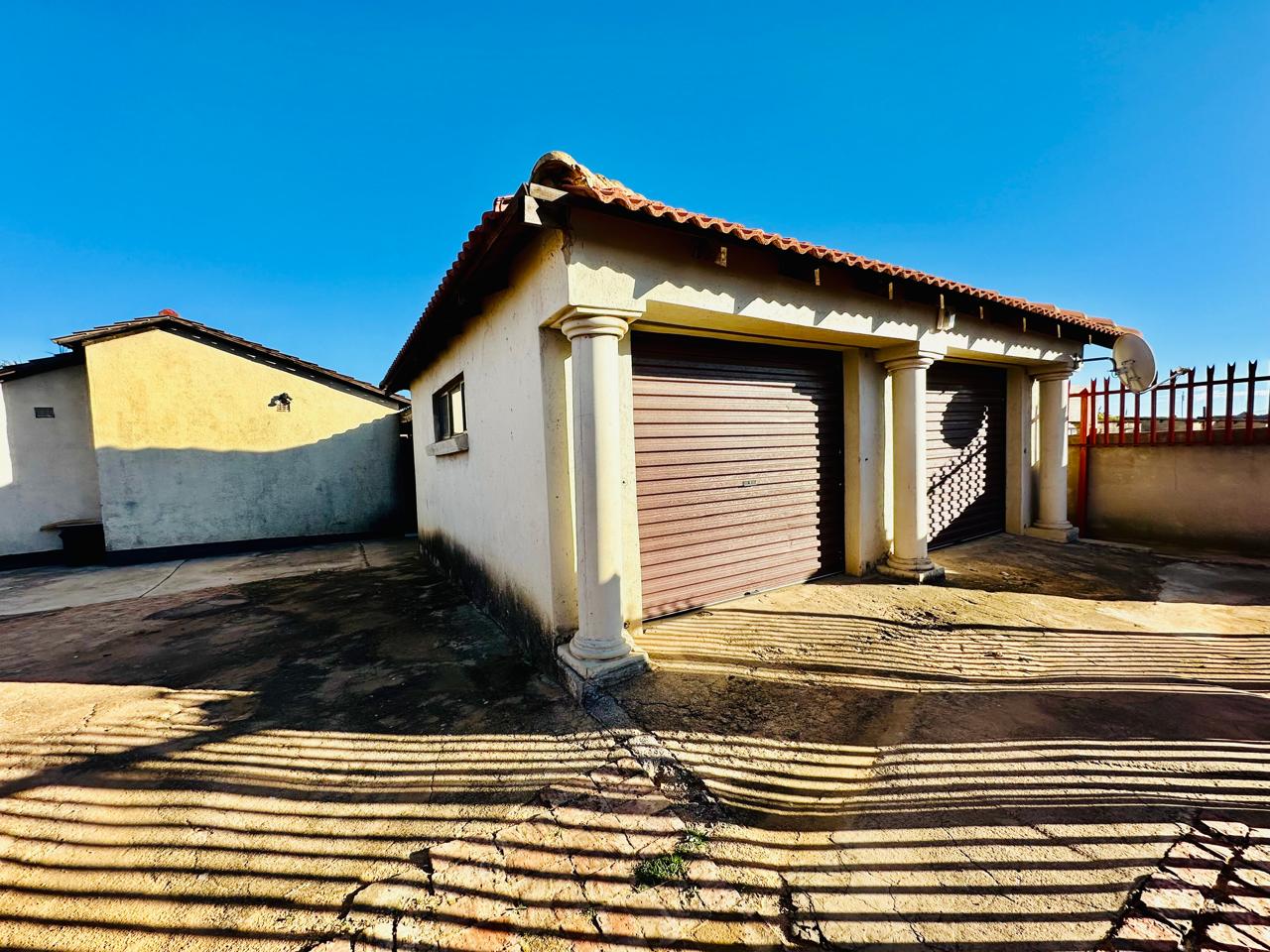 6 Bedroom House for sale in Ekangala P24114493308