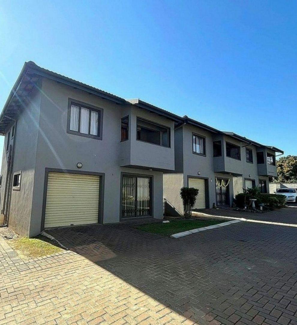 3 Bedroom House for sale in Gandhi's Hill P24114493660