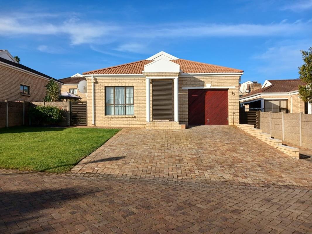 2 Bedroom Townhouse for sale in Denneoord P24114494510