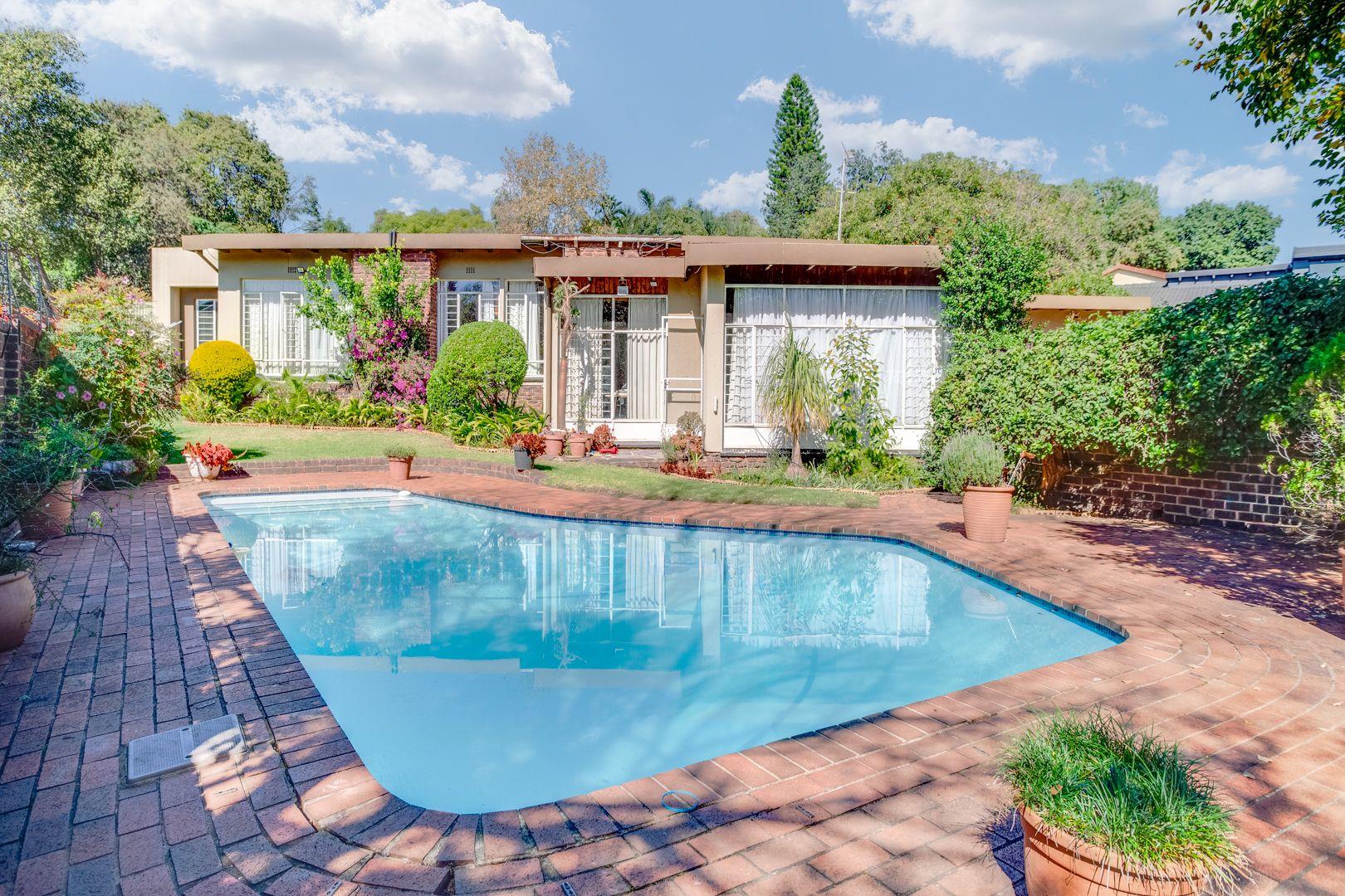 6 Bedroom House for sale in Robin Hills P24114495161