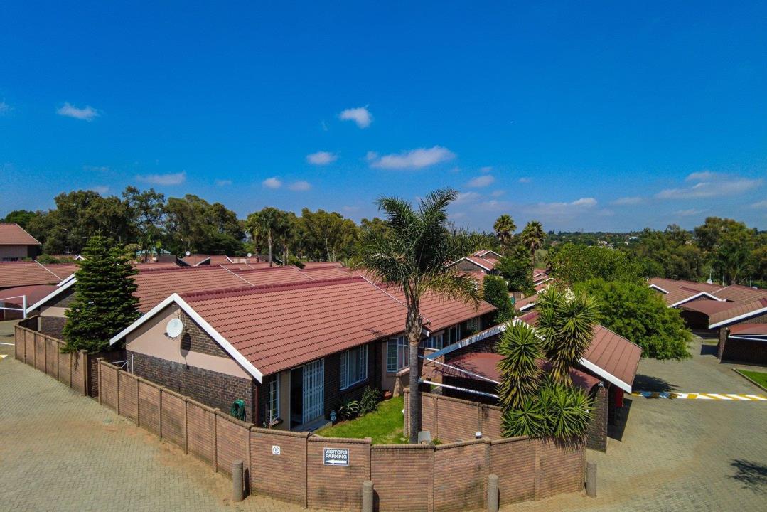 2 Bedroom Townhouse for sale in Allen Grove 18 Eden View, 4 Stephanus