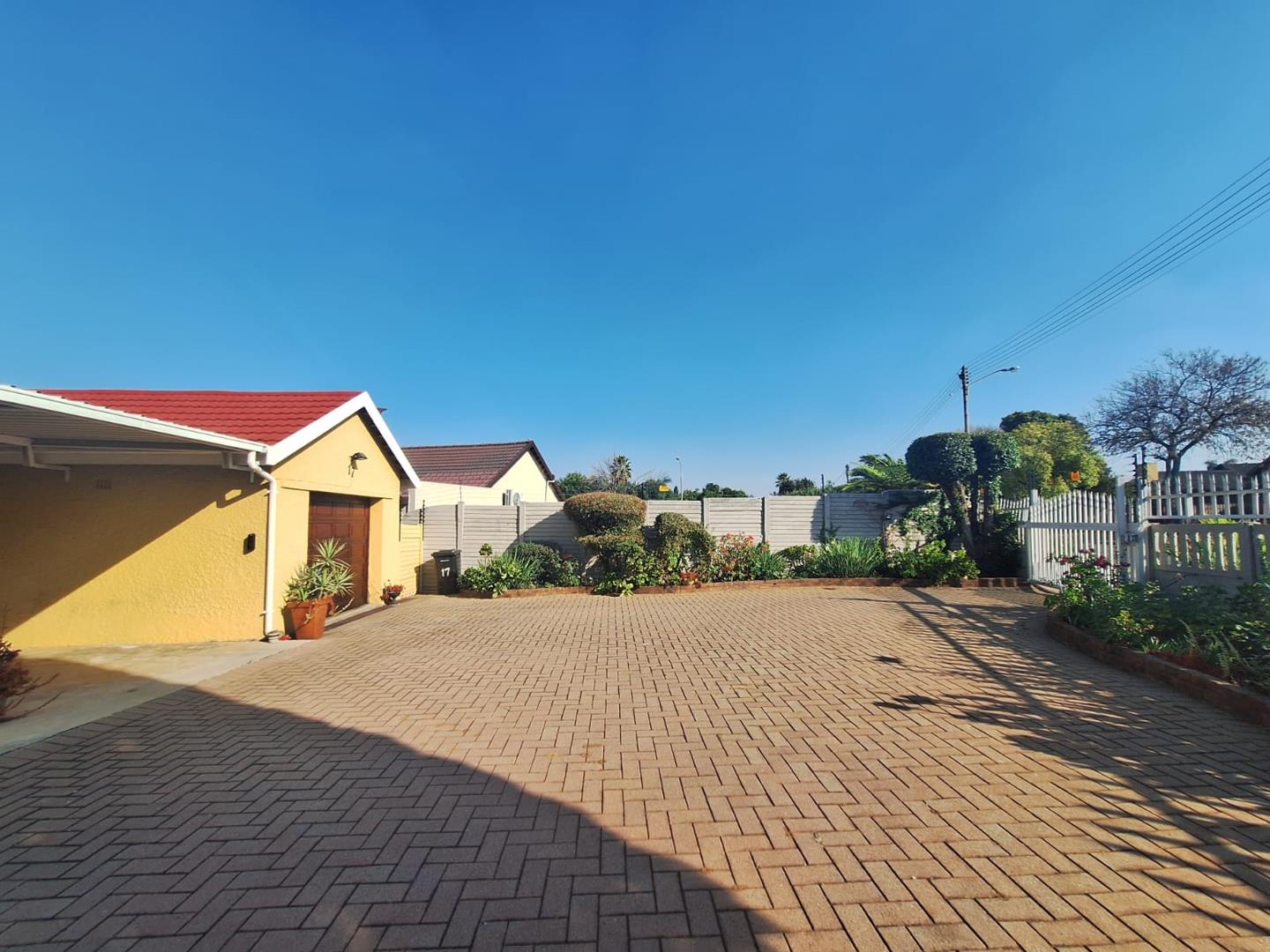 3 Bedroom House for sale in Edleen P24114496124