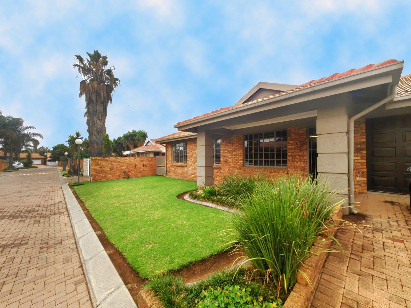 3 Bedroom House for sale in Ravenswood P24114496459