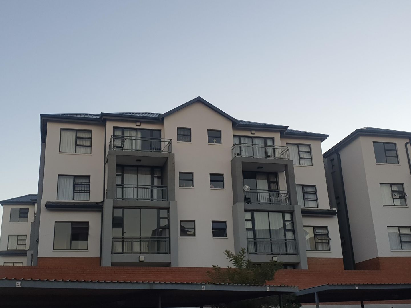 3 Bedroom Apartment / flat for sale in Lombardy Estate P24114497675