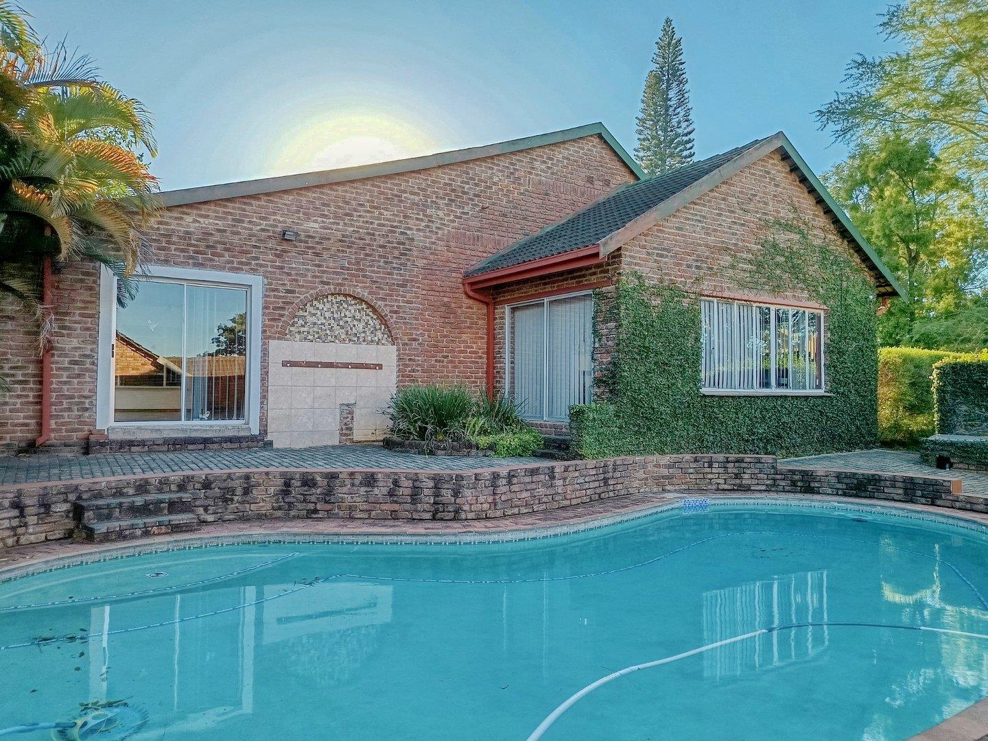 4 Bedroom House for sale in Kingsview P24114497978