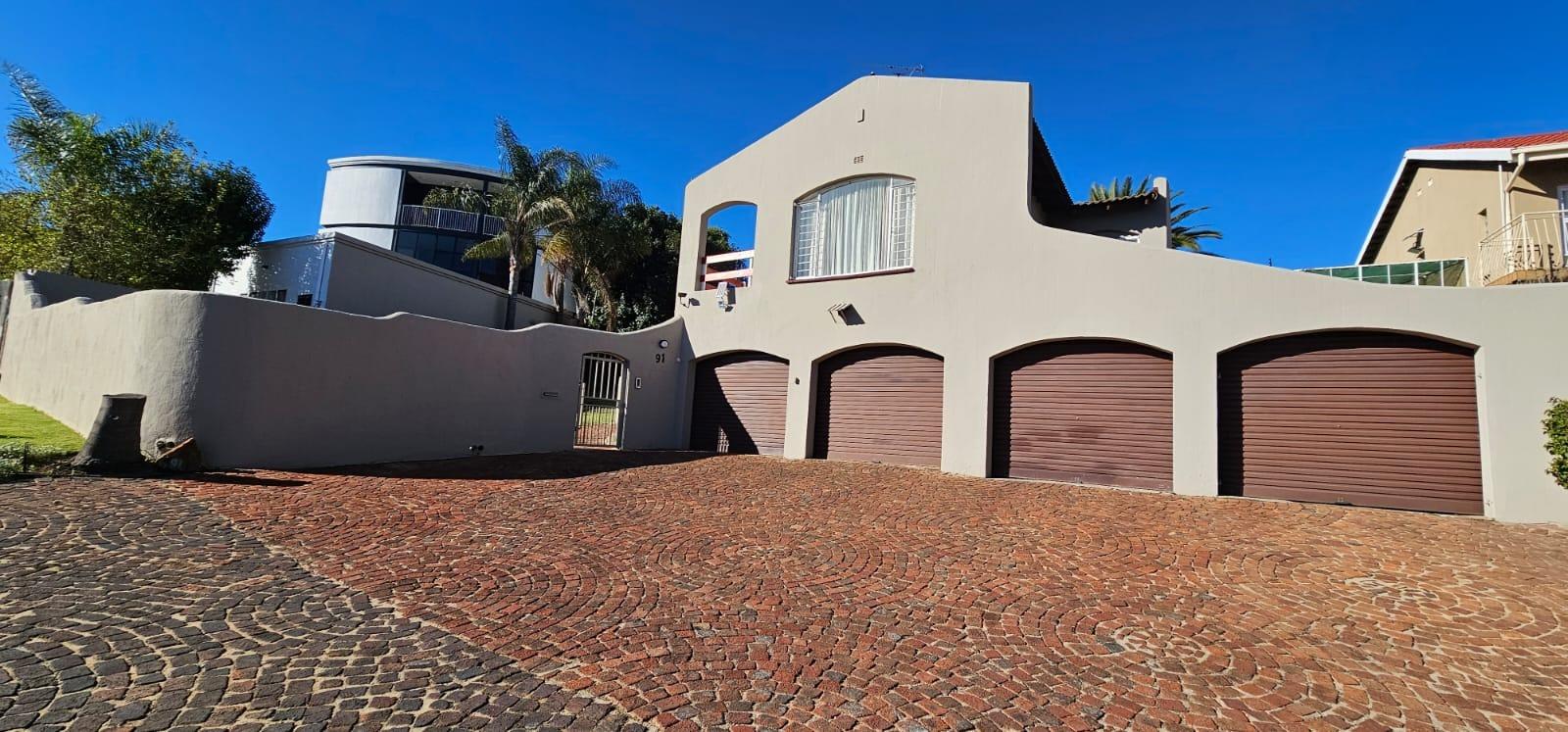 3 Bedroom House for sale in Oakdene P24114111768