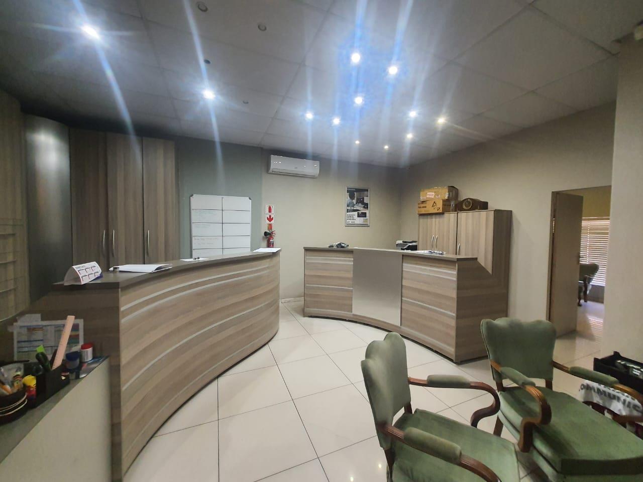 Commercial property to rent in Three Rivers P24114498304