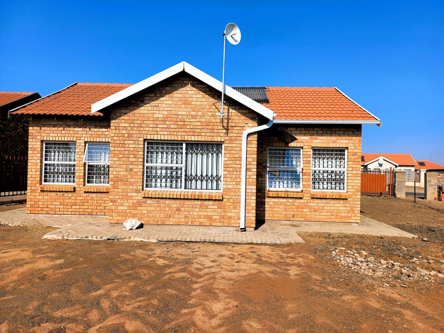 3 Bedroom House for sale in Hillside View P24114498938