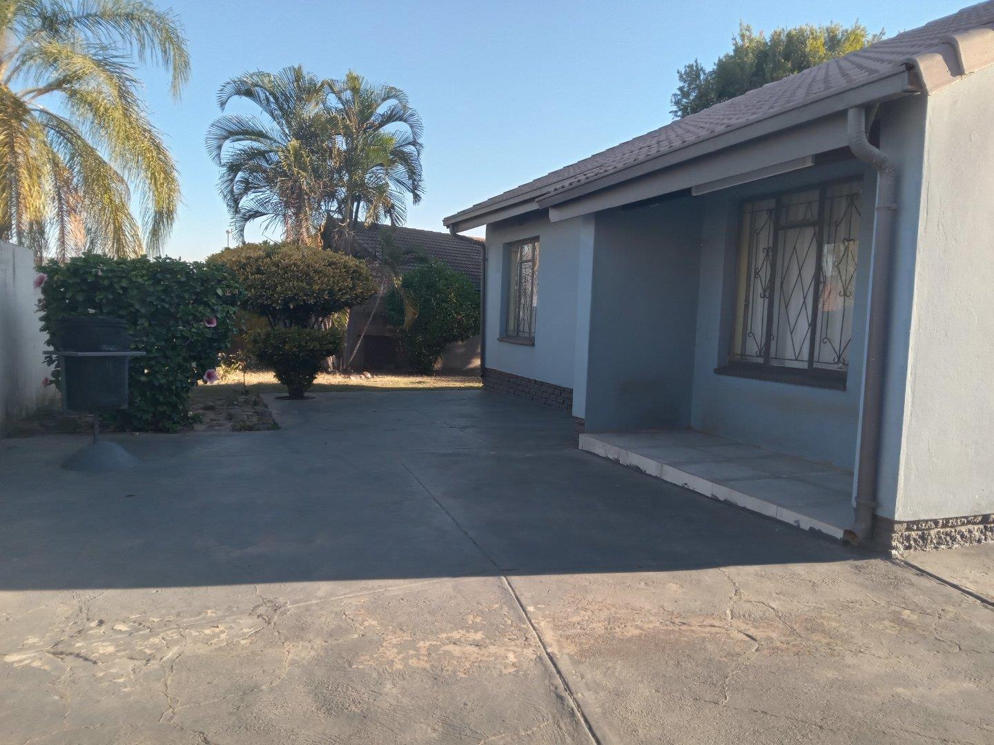 3 Bedroom House for sale in Nkowankowa P24114499701