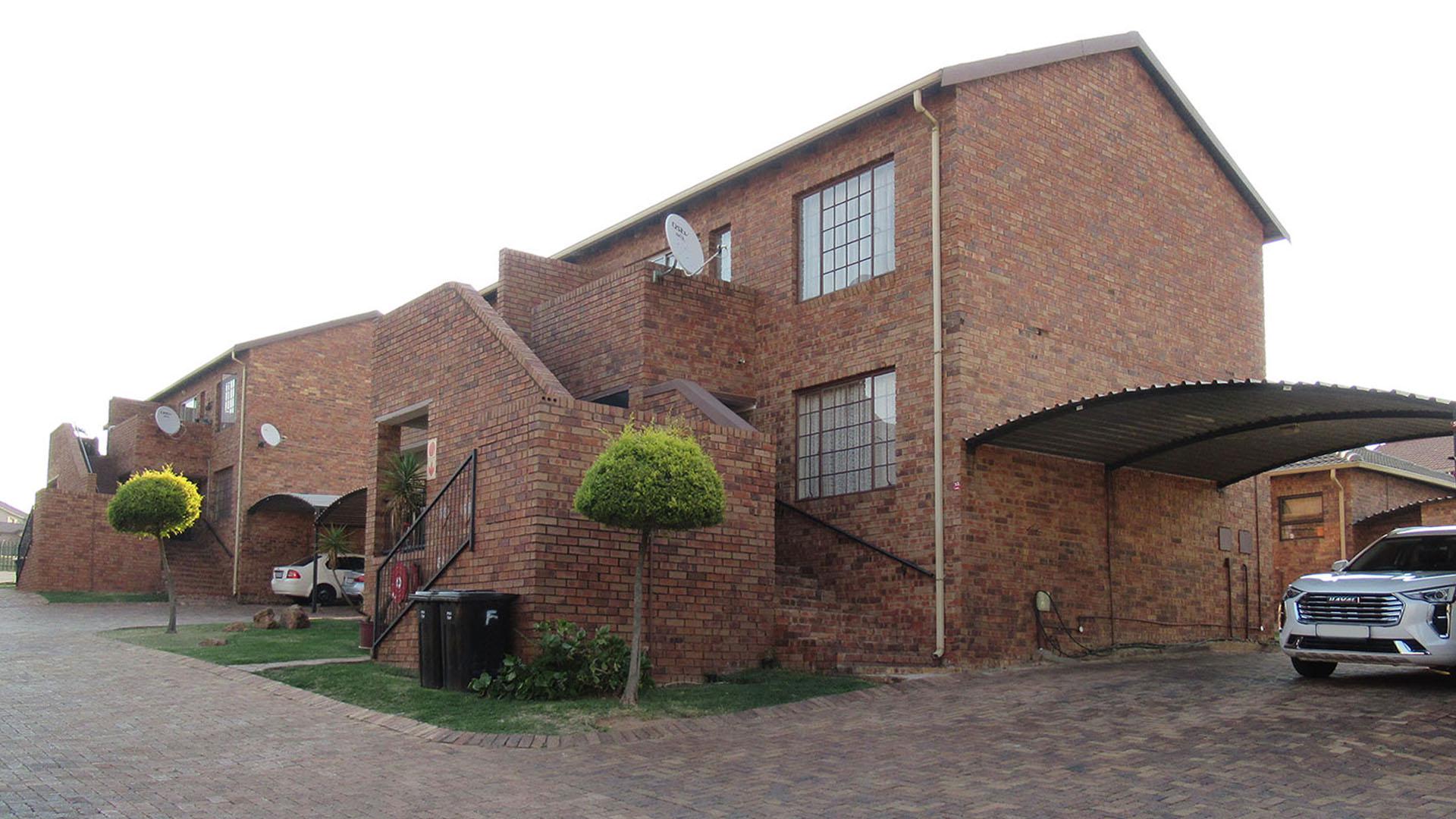 2 Bedroom Apartment / flat for sale in Elandspark P24114447417