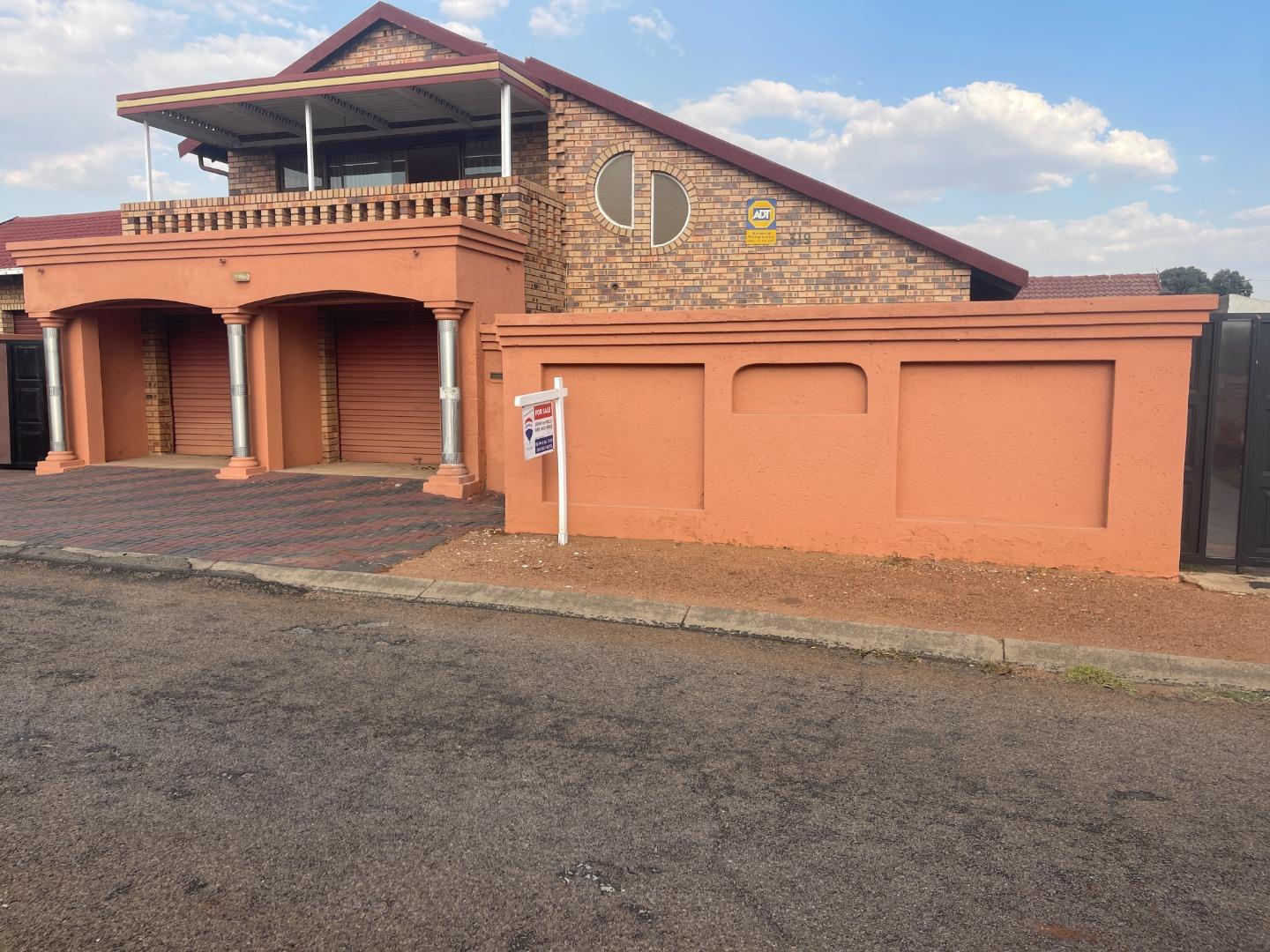 3 Bedroom House for sale in Spruit View P24114499863