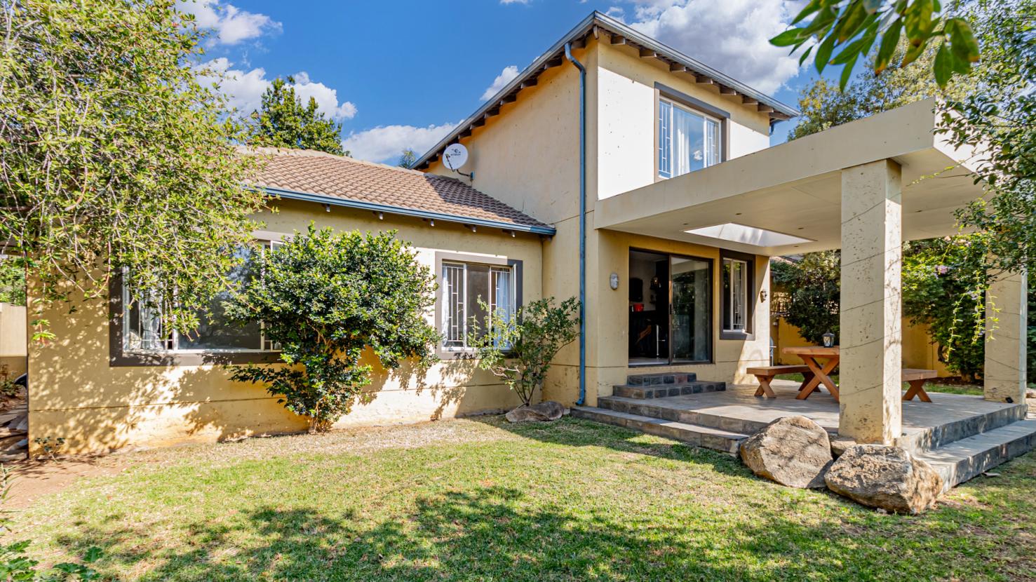 4 Bedroom Townhouse for sale in Northgate 79 Montrose Avenue P24