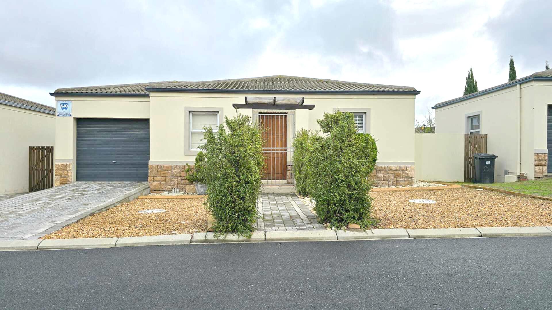 2 Bedroom House for sale in Brackenfell South 62 Oakwood Crescent