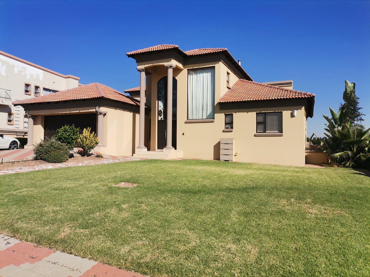 5 Bedroom House for sale in Crescent Wood Country Estate Crescent