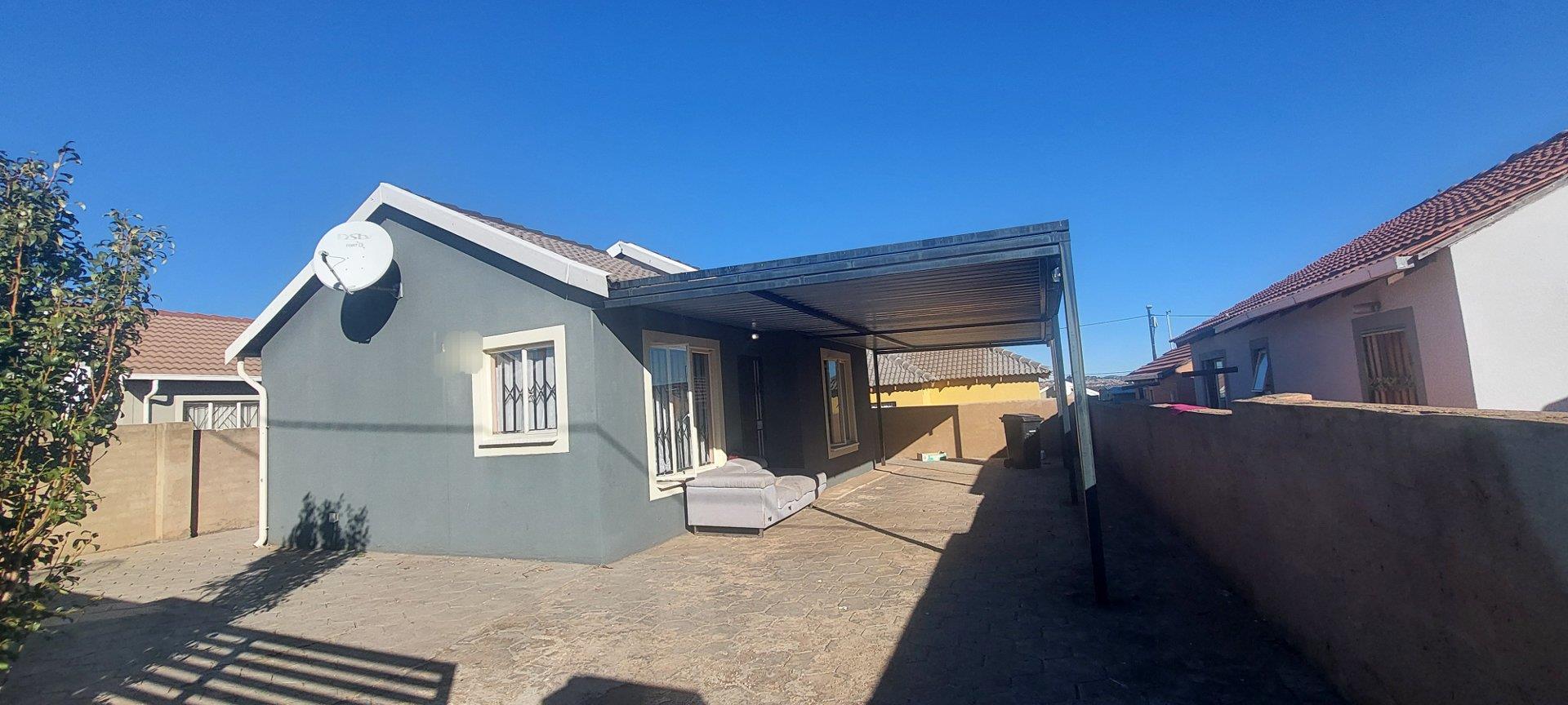 2 Bedroom House for sale in Rosslyn P24114500653