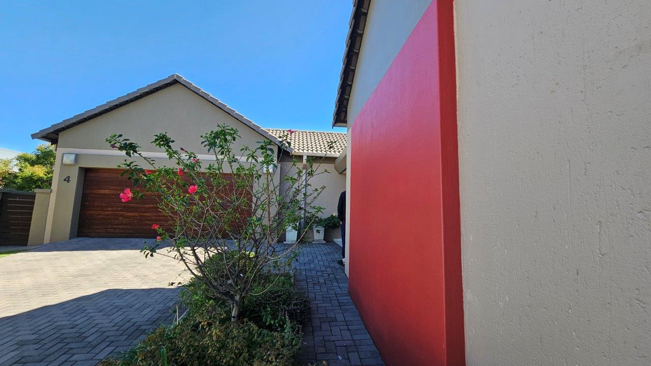 3 Bedroom House for sale in Retire at Midstream P24114500847