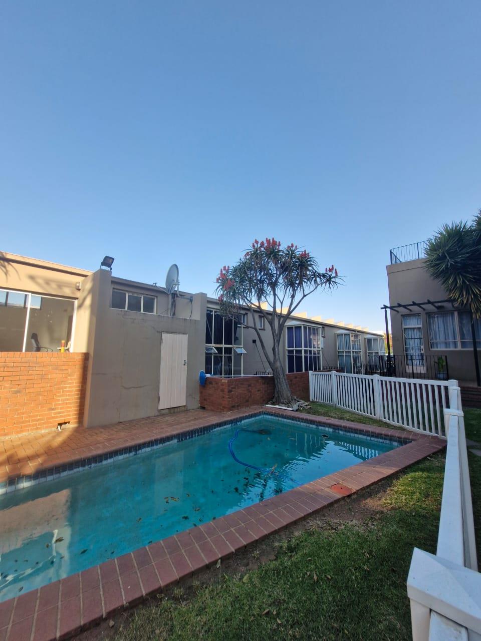 Apartment / flat to rent in Richmond 12 Kew Road P24114502525