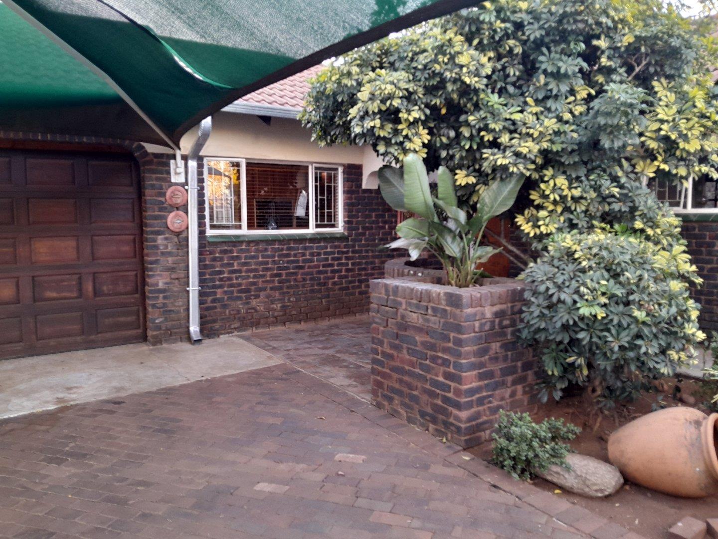 4 Bedroom House for sale in Flora Park P24114503143