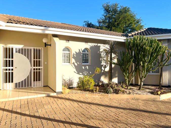 5 Bedroom House to Rent in Gaborone