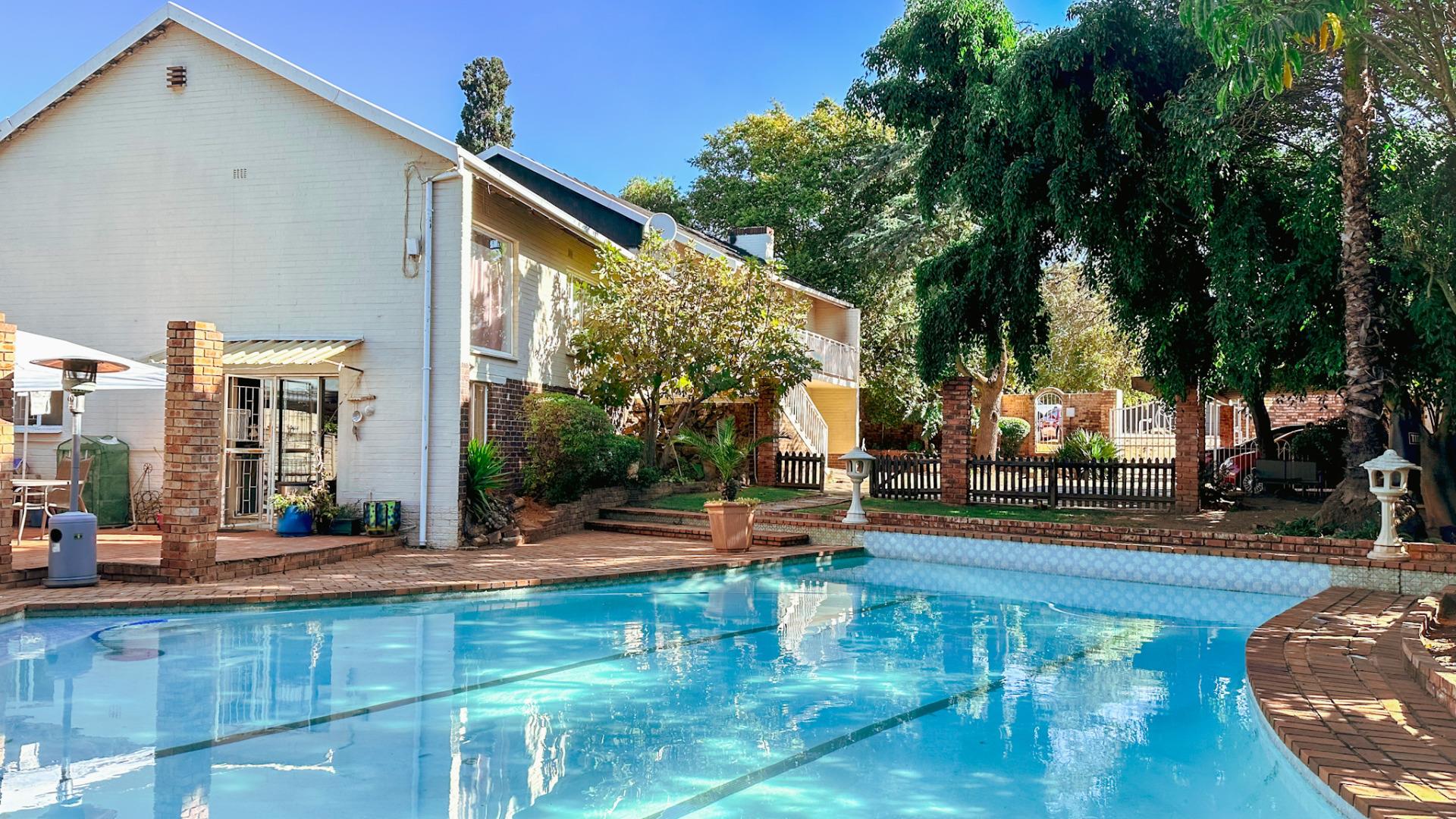 3 Bedroom House for sale in Robindale P24114504165